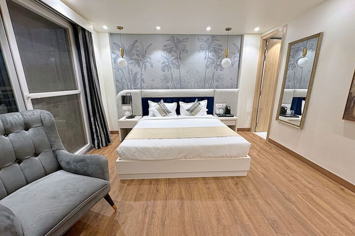 Room 16 of 76