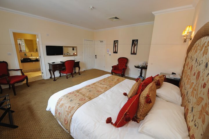 Room 3 of 76