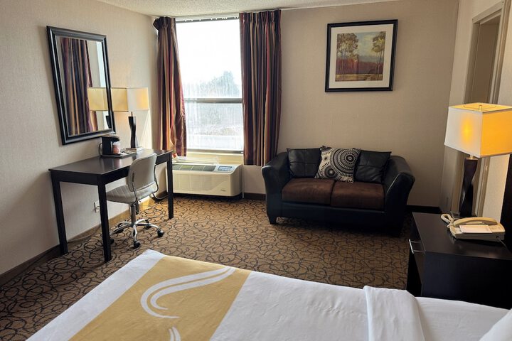 Room 5 of 11