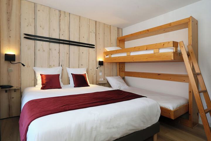 Room 10 of 33