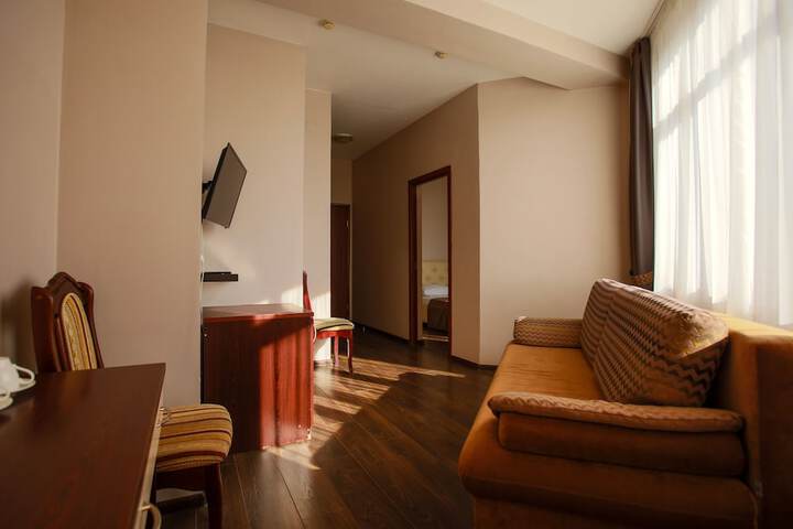 Room 27 of 45