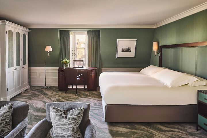 Room 42 of 95