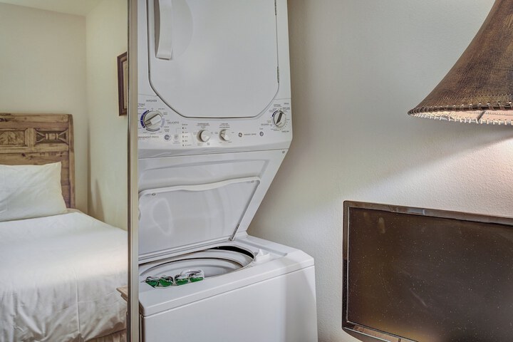 Laundry 44 of 95
