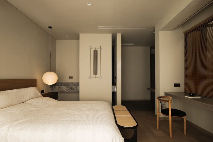 Room 37 of 158