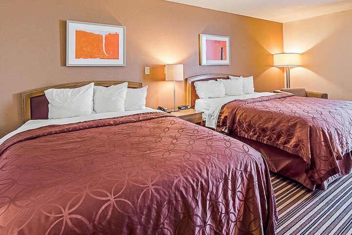 2 Queen Beds (4 of 4)