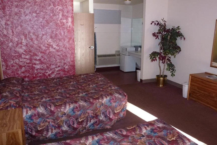 Room 6 of 13