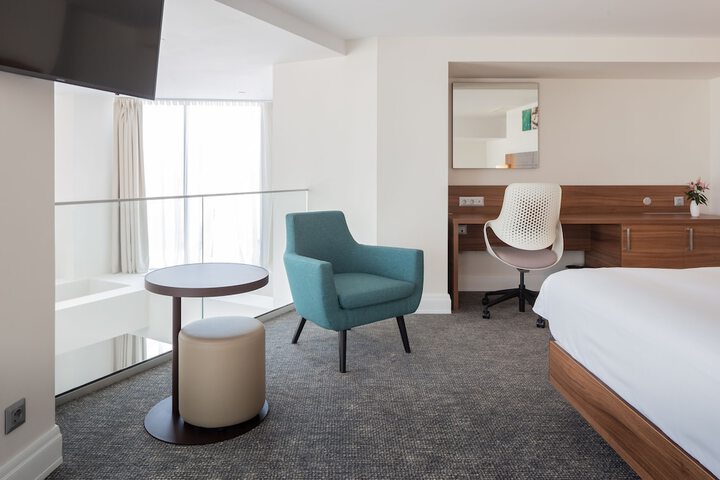 Room 13 of 113