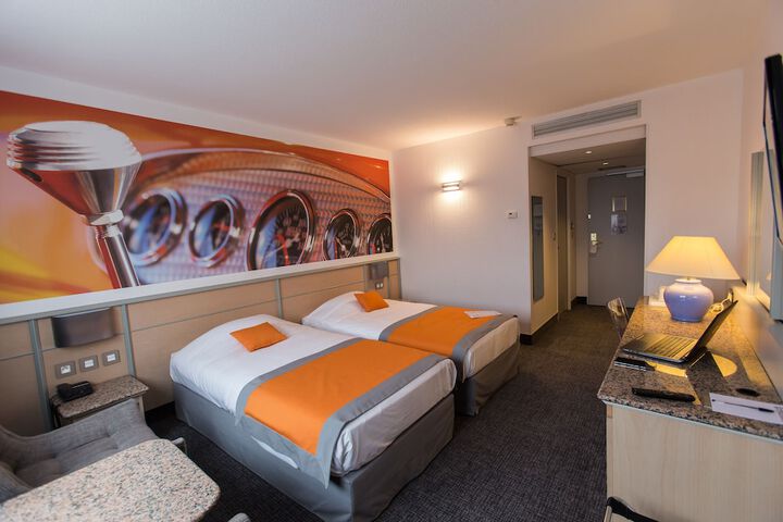 Room 4 of 81