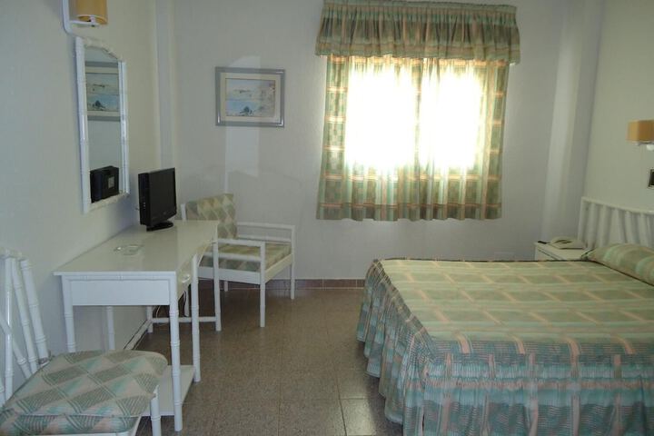 Room 13 of 34