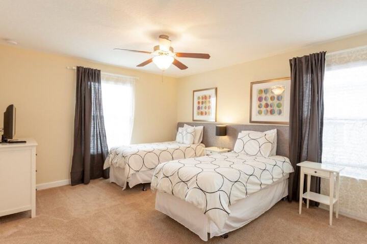 Room 5 of 34