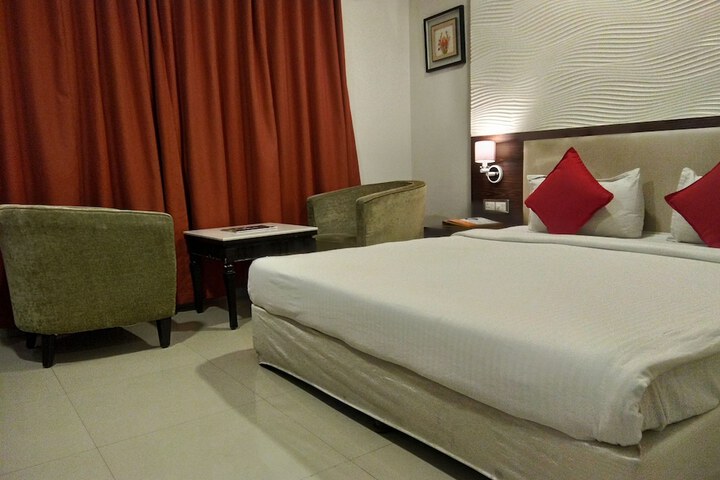 Room 8 of 18