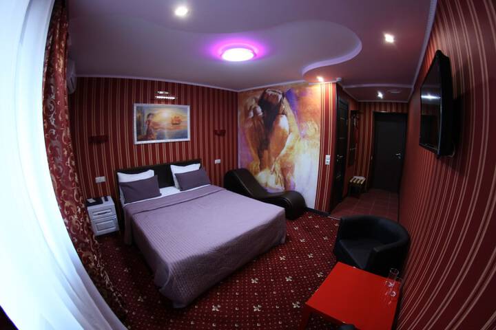 Room 10 of 11