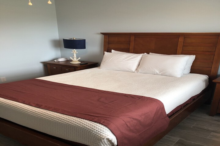 Room 8 of 173