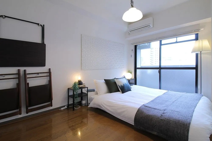 Room 2 of 11