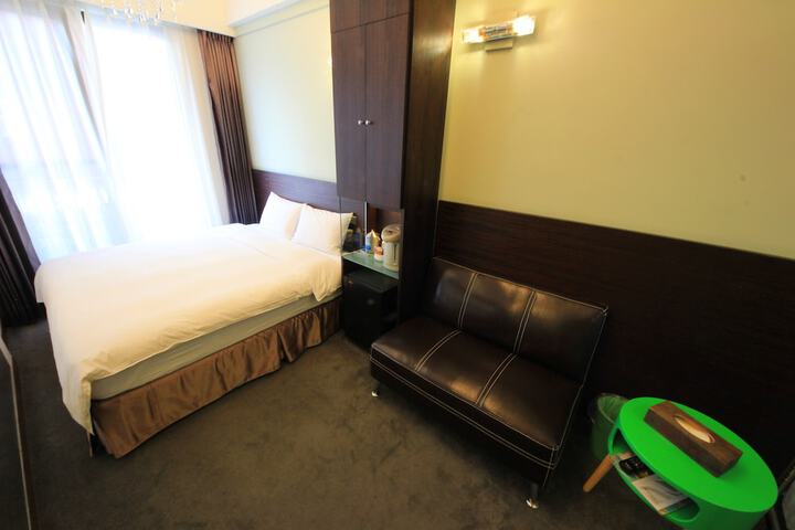 Room 27 of 85
