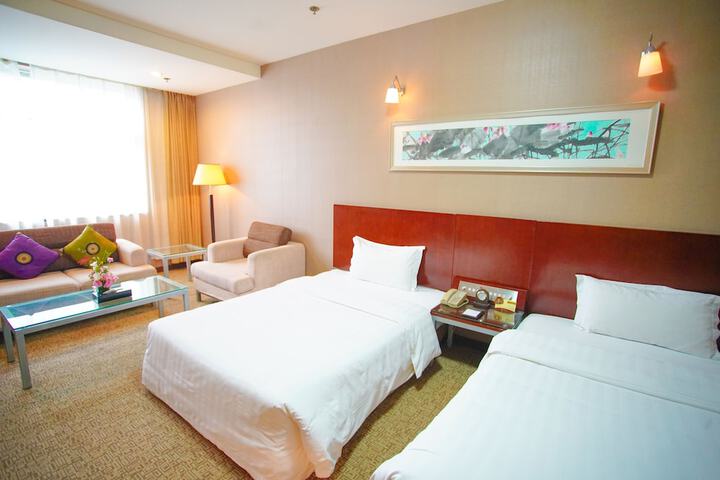 Room 16 of 33