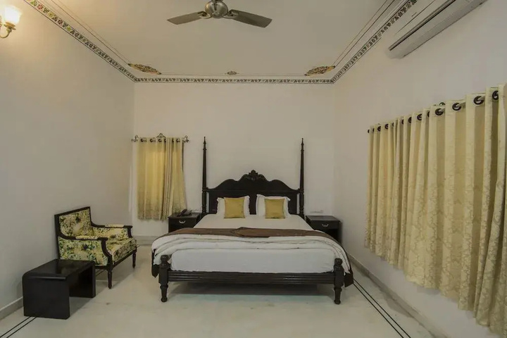 Room 4 of 11