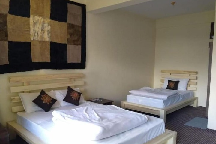 Room 7 of 12