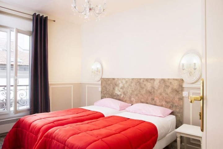 Room 16 of 38