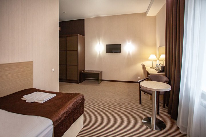 Room 4 of 49