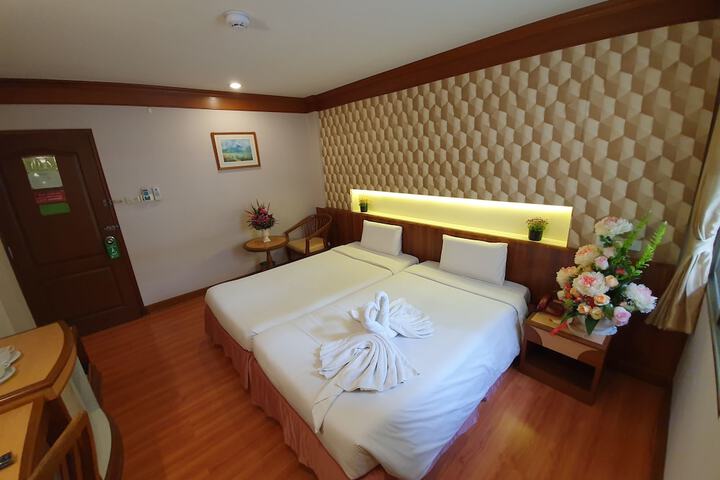 Room 8 of 48