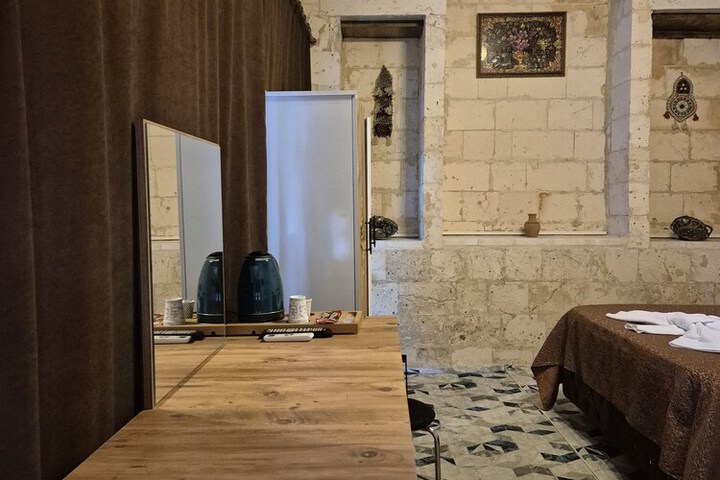 Room 2 of 19