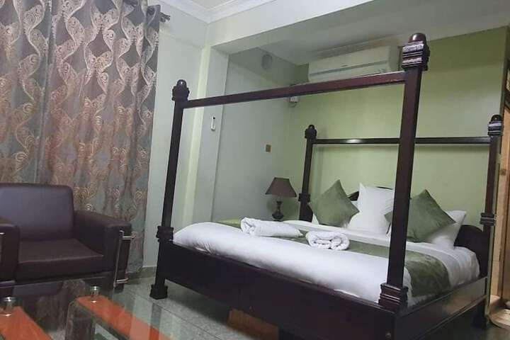 Room 9 of 19