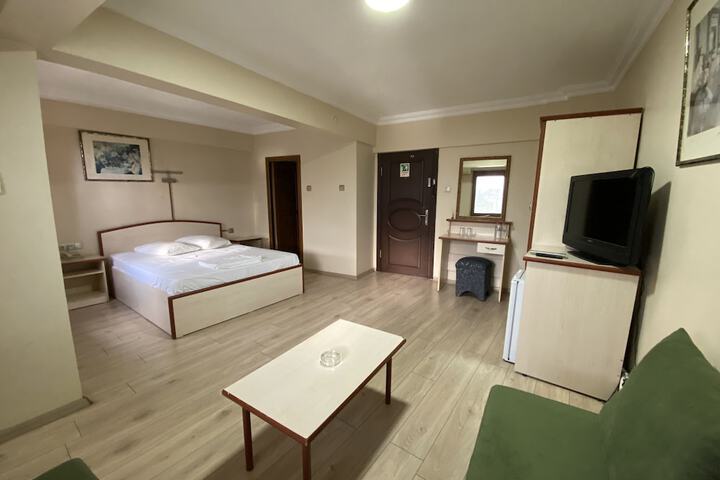 Room 16 of 37