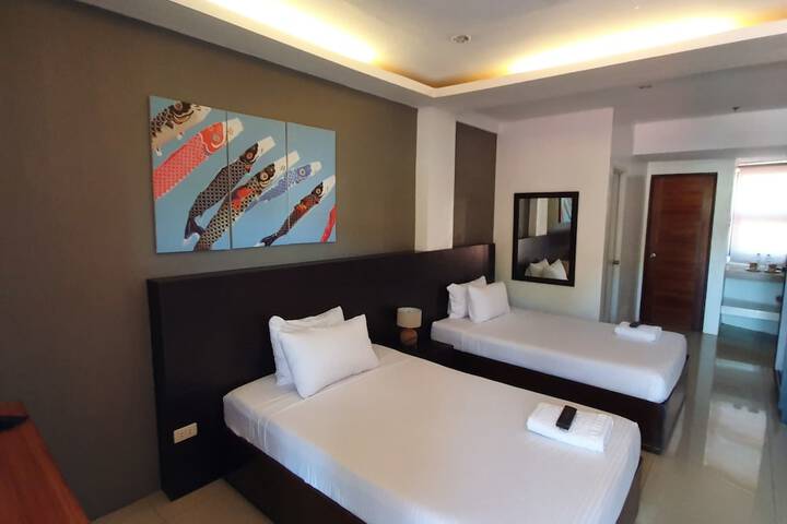 Room 6 of 18