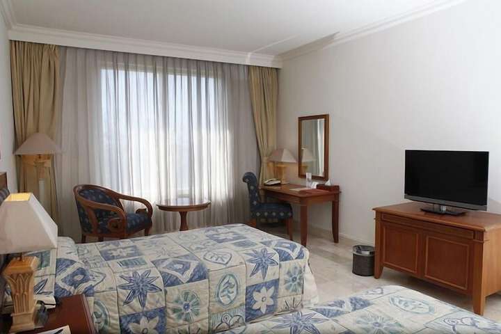 Room 13 of 42