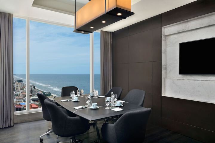 Lounge 73 of 89