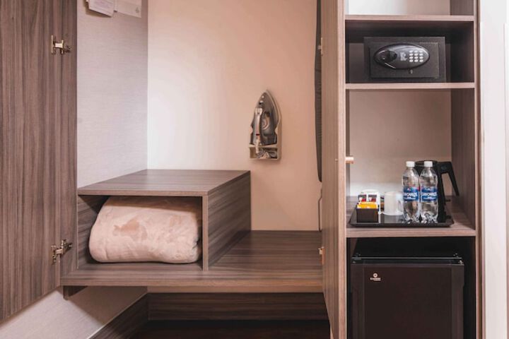 Room 16 of 50