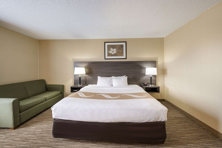 1 King Bed Accessible (7 of 19)