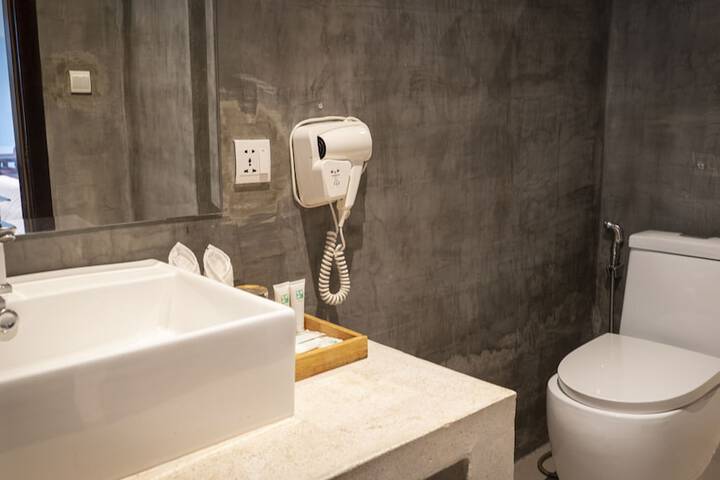 Room 82 of 174