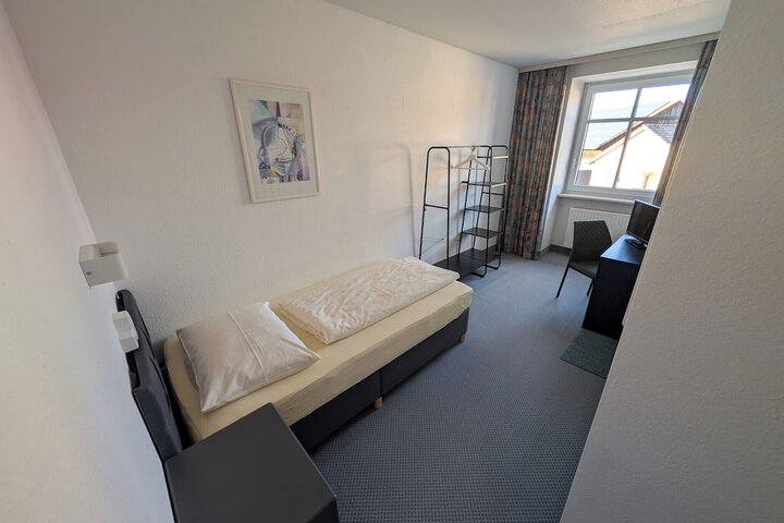Room 6 of 19