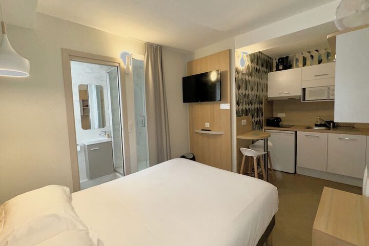 Room 12 of 42