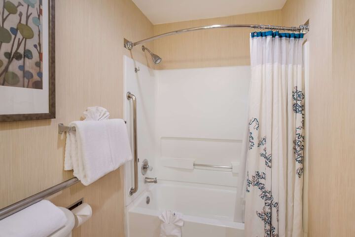Accessible Suite King Bed Mobility Accessible Bathtb Sofa Bed Fullkt Full Breakfast (33 of 41)