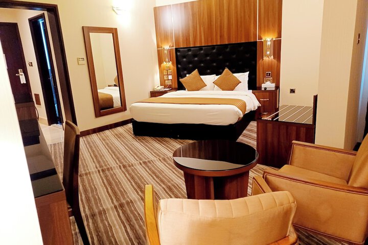 Room 6 of 44