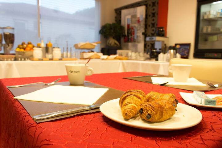Breakfast/Coffee Service 48 of 94