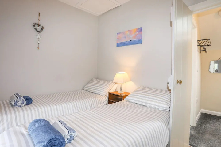 Room 5 of 14