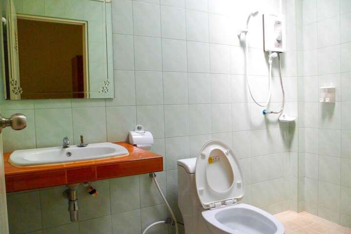 Room 10 of 16