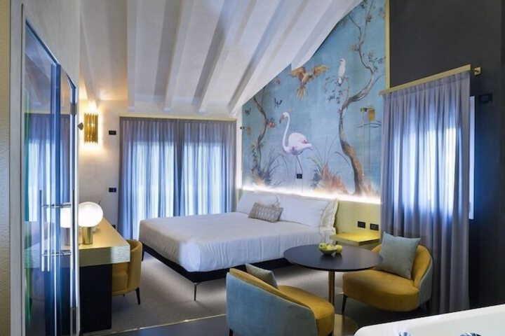 Room 21 of 112