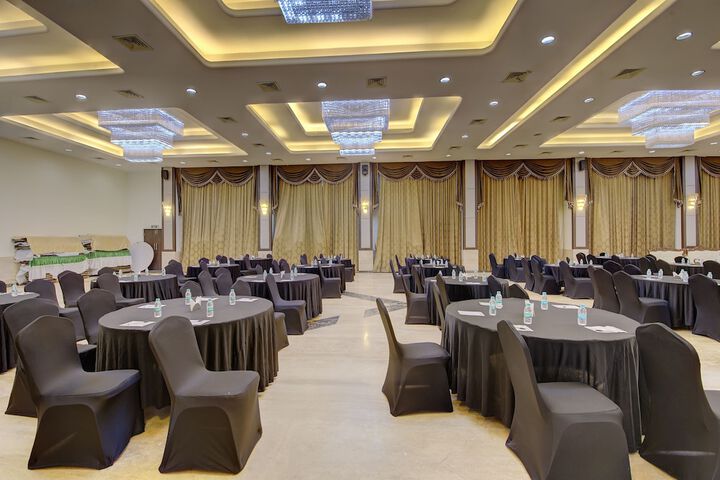 Ballroom/Hall 50 of 82