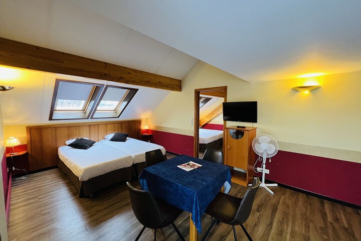 Room 5 of 77