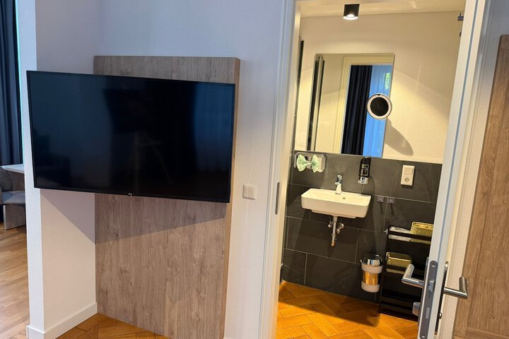 Room 95 of 131
