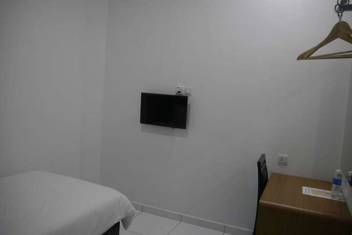 Room 9 of 30