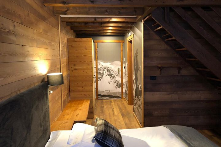 Room 3 of 48