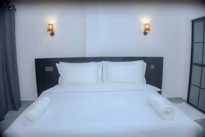 Room 3 of 28