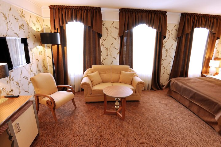 Room 8 of 47