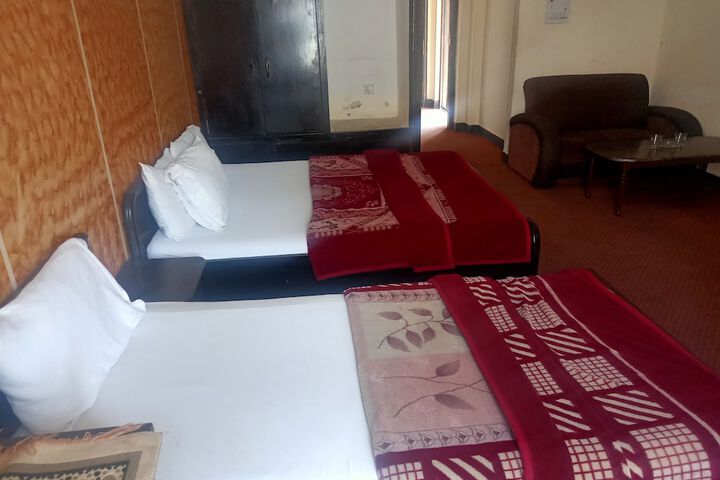 Room 5 of 18